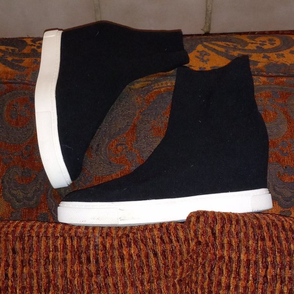 Steve Madden Black stretch sneaker booties - Picture 1 of 8